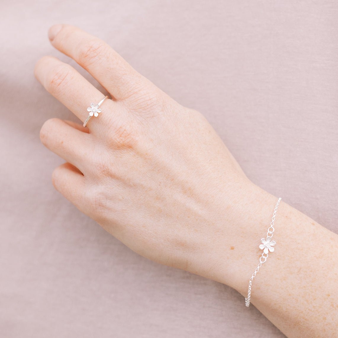 Silver Daffodil Ring by Elin Mair