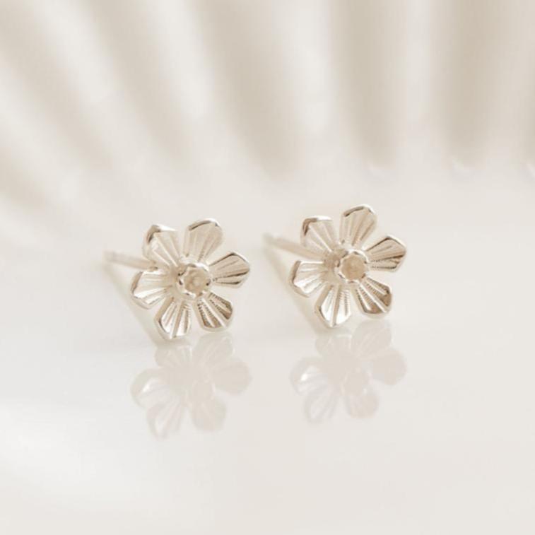 Silver Daffodil Stud Earrings by Elin Mair