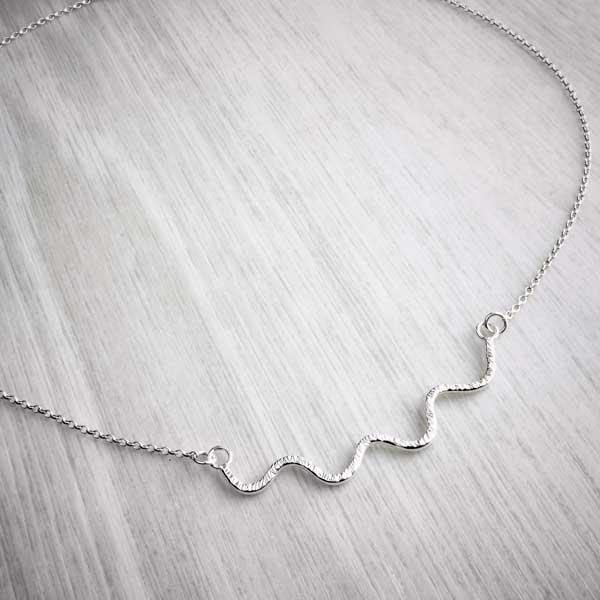 Hammered silver wiggle handmade necklace, wide angle shot, by Alice Chandler. Image property go THE JEWELLERY MAKERS-2