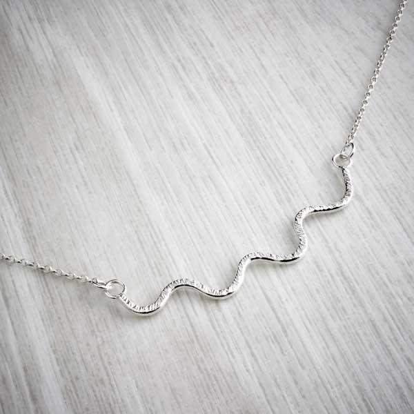 Hammered silver wiggle handmade necklace by Alice Chandler. Image property go THE JEWELLERY MAKERS-0