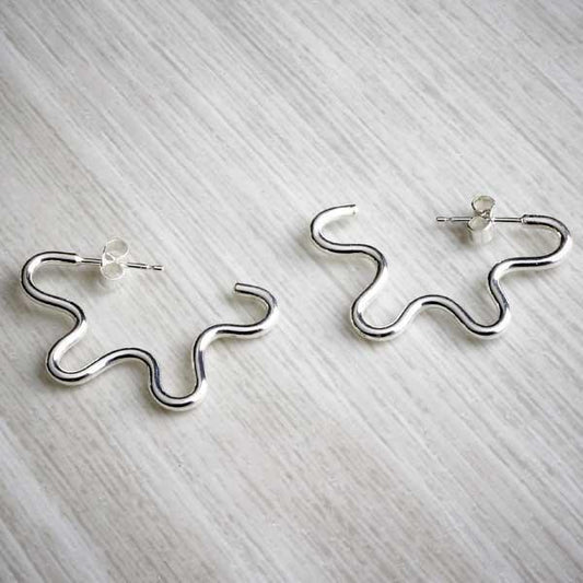 Silver handmade wiggly earrings by Alice Chandler. Image property of tHE JEWELLERY MAKERS-0