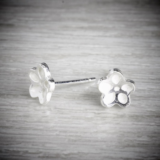 small blossom studs by elin mair available at the jewellery makers, IMAGE PROPERTY OF EMMA WHITE-0