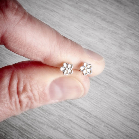 small flower stud earrings by elin mair available from the jewellery makers. IMAGE PROPERTY OF EMMA WHITE-1
